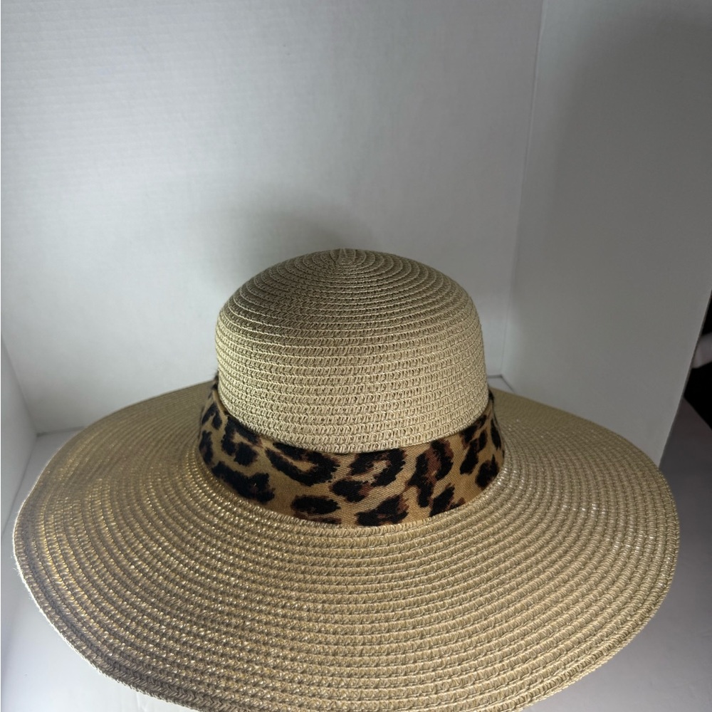 Rachel Zoe hat